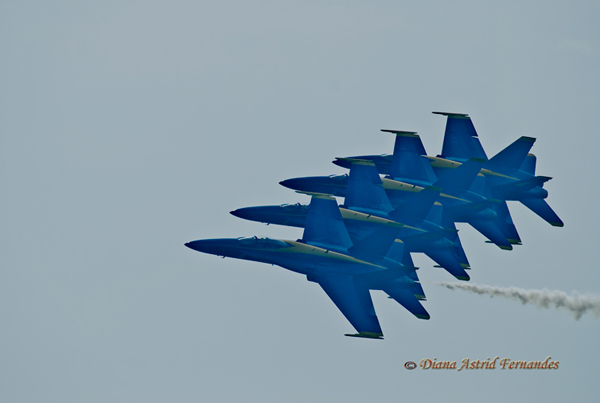 Blue-Angels-formation-flying