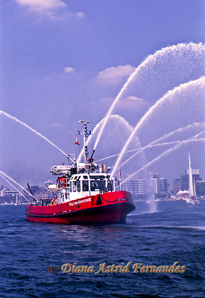 Fire-Boat-Toronto-Harbour